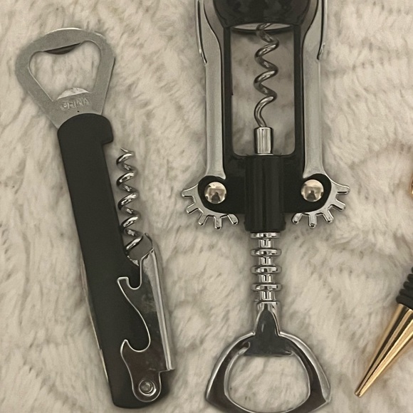 Set of two wine openers and jeweled wine stoppers - Picture 4 of 4